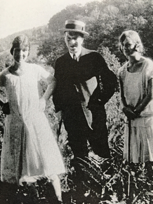 Beauvoir with sister and father